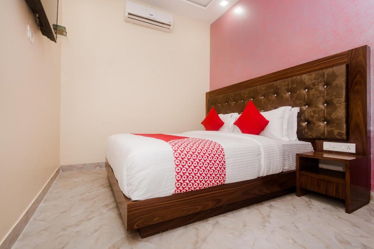 Hotel O Greenforest Near Airport Road Metro Station Bombaj Zewnętrze zdjęcie