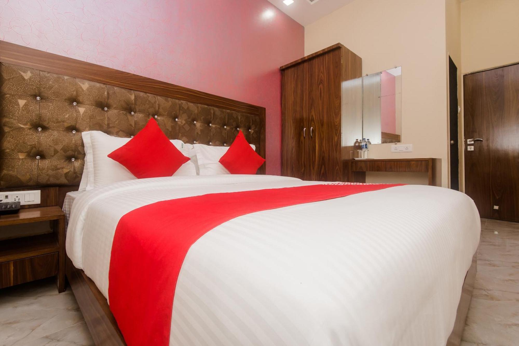 Hotel O Greenforest Near Airport Road Metro Station Bombaj Zewnętrze zdjęcie