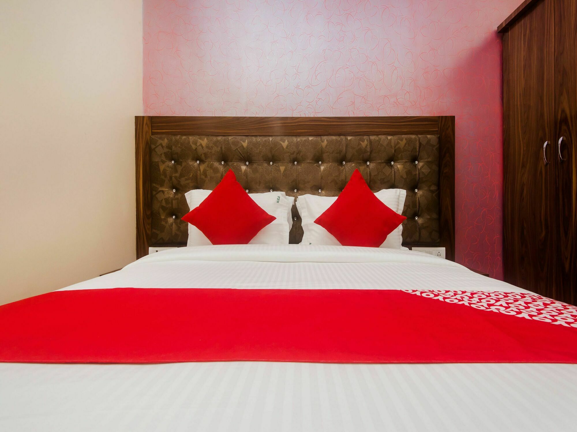 Hotel O Greenforest Near Airport Road Metro Station Bombaj Zewnętrze zdjęcie