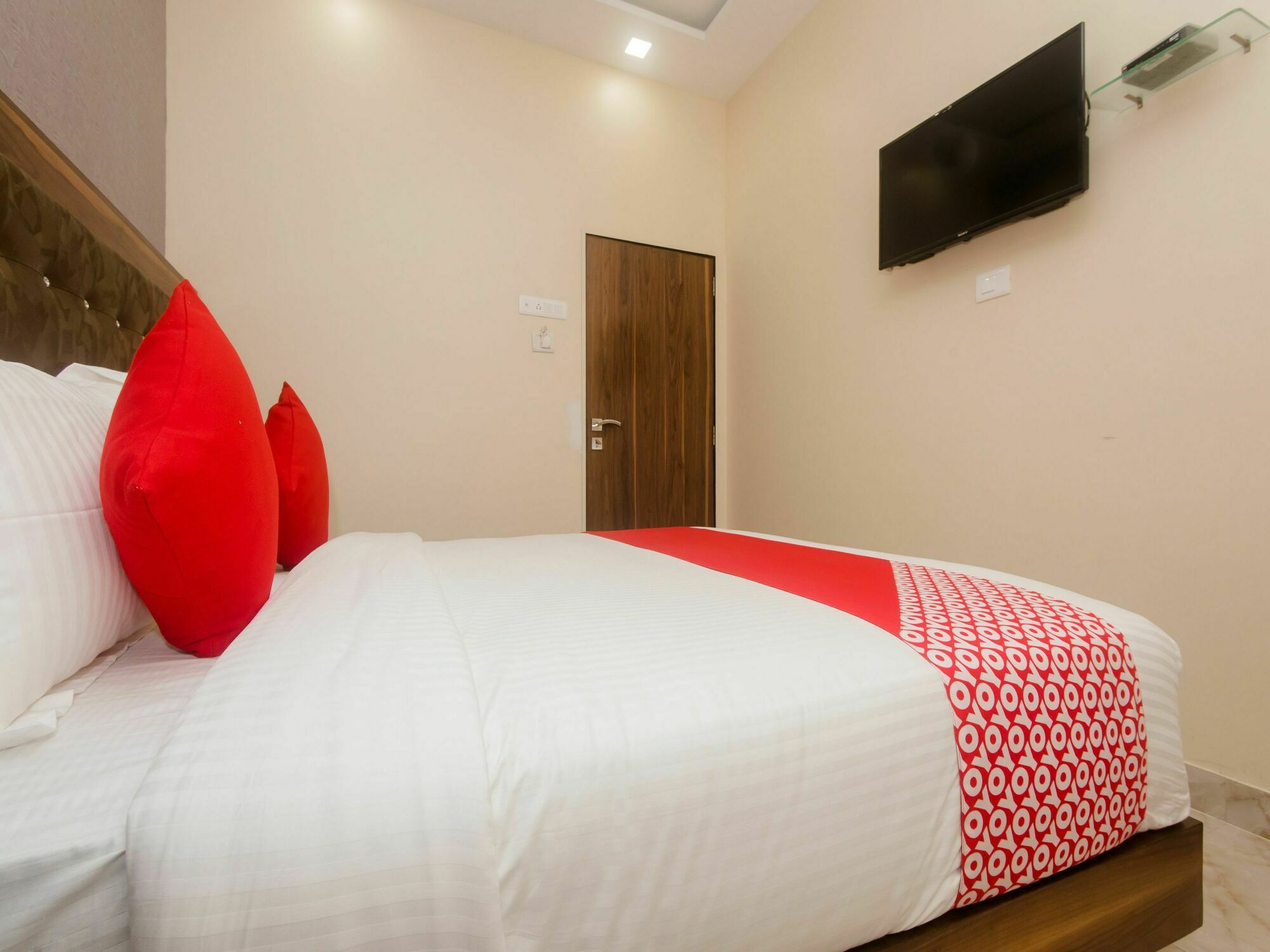 Hotel O Greenforest Near Airport Road Metro Station Bombaj Zewnętrze zdjęcie